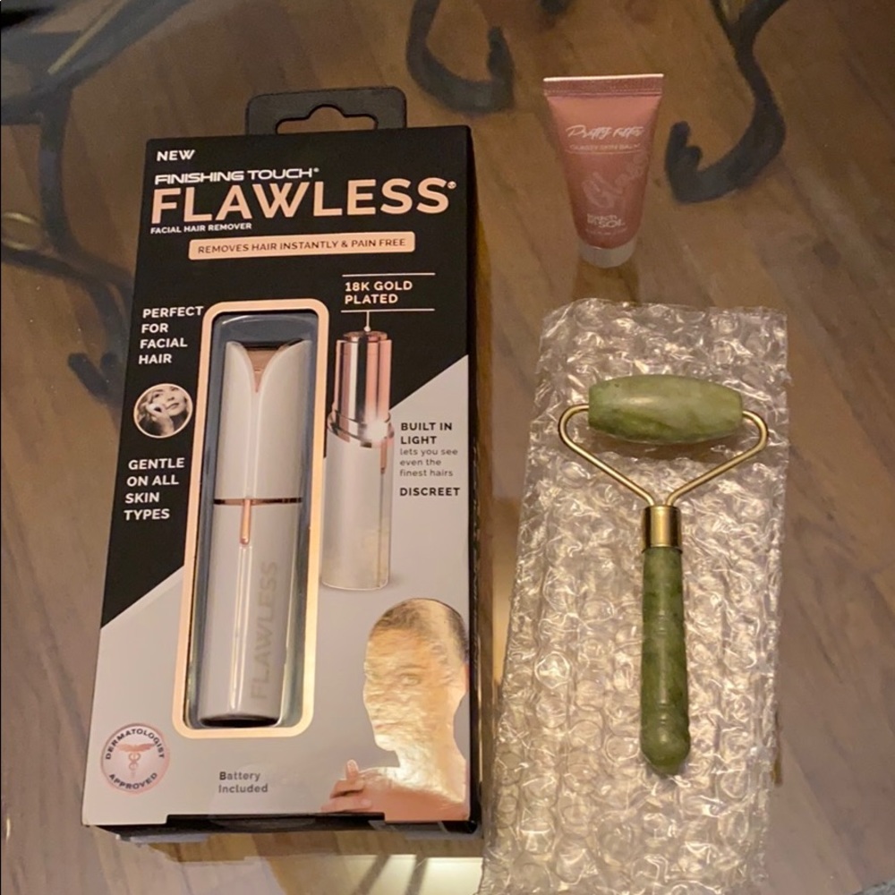 Flawless Finishing Touch-Facial Hair Remover - Picture 2 of 8